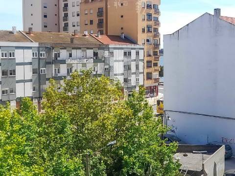 Apartamento t2,verderena,barreiro.