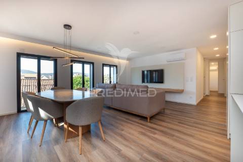 Apartamento t2 novo para arrendamento mobilado e equipado