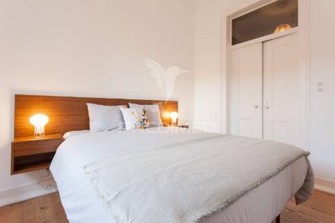 T2 renovado e mobilado, para arrendar no bairro alto