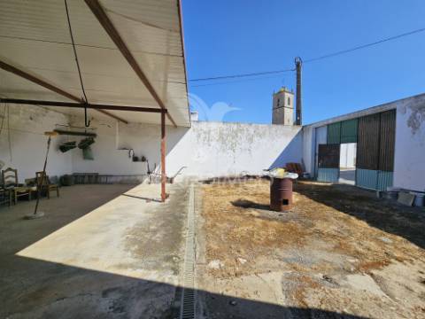 Espaço de arrumos com potencial em casével, castro verde