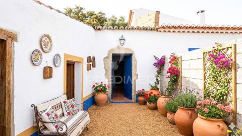 Casa térrea para recuperação total. com quintal