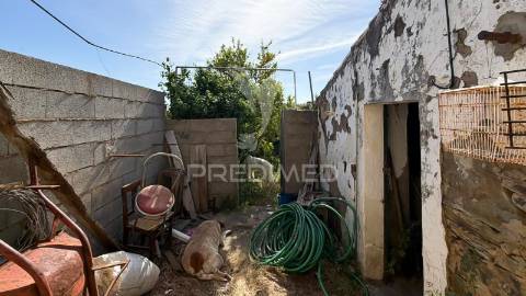 Casa térrea para recuperação total. com quintal