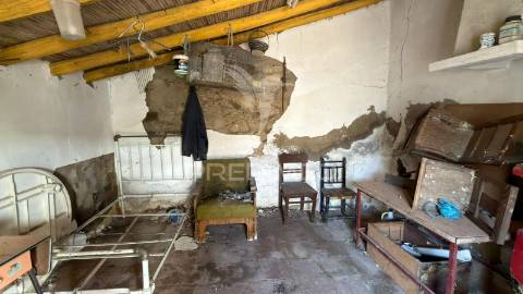 Casa térrea para recuperação total. com quintal