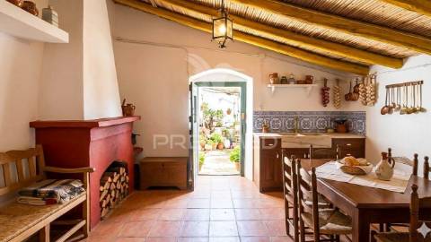 Casa térrea para recuperação total. com quintal