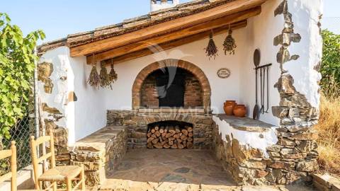 Casa térrea para recuperação total. com quintal