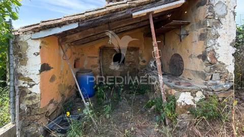 Casa térrea para recuperação total. com quintal