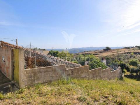 Casa térrea para recuperação total. com quintal