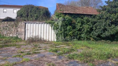 Moradia para restauro, com terreno em s. mamede do coronado - trofa