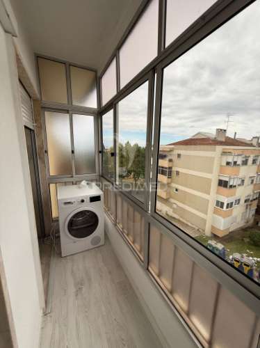 Viver com conforto às portas de lisboa – t2 em forte da casa