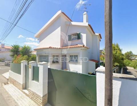 Moradia t4 com piscina em cascais – estoril