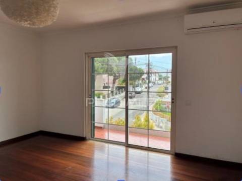Moradia t4 com piscina em cascais – estoril