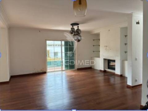 Moradia t4 com piscina em cascais – estoril