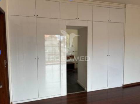 Moradia t4 com piscina em cascais – estoril