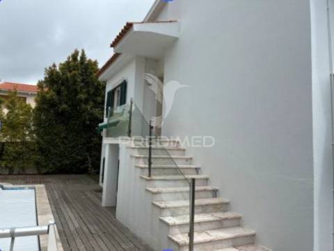 Moradia t4 com piscina em cascais – estoril
