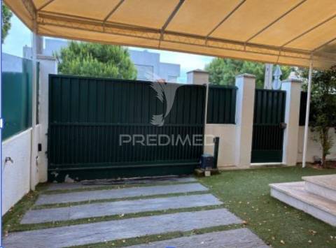 Moradia t4 com piscina em cascais – estoril