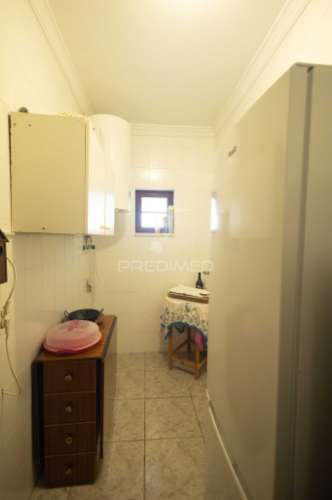 Moradia t4 com logradouro e garagem em pardais, vila viçosa