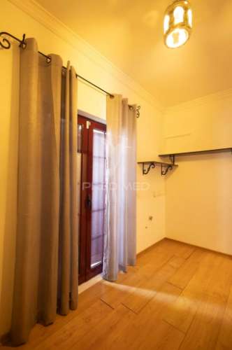 Moradia t4 com logradouro e garagem em pardais, vila viçosa