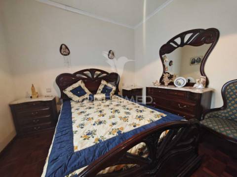 Moradia t3 com excelente localização situada no caniçal