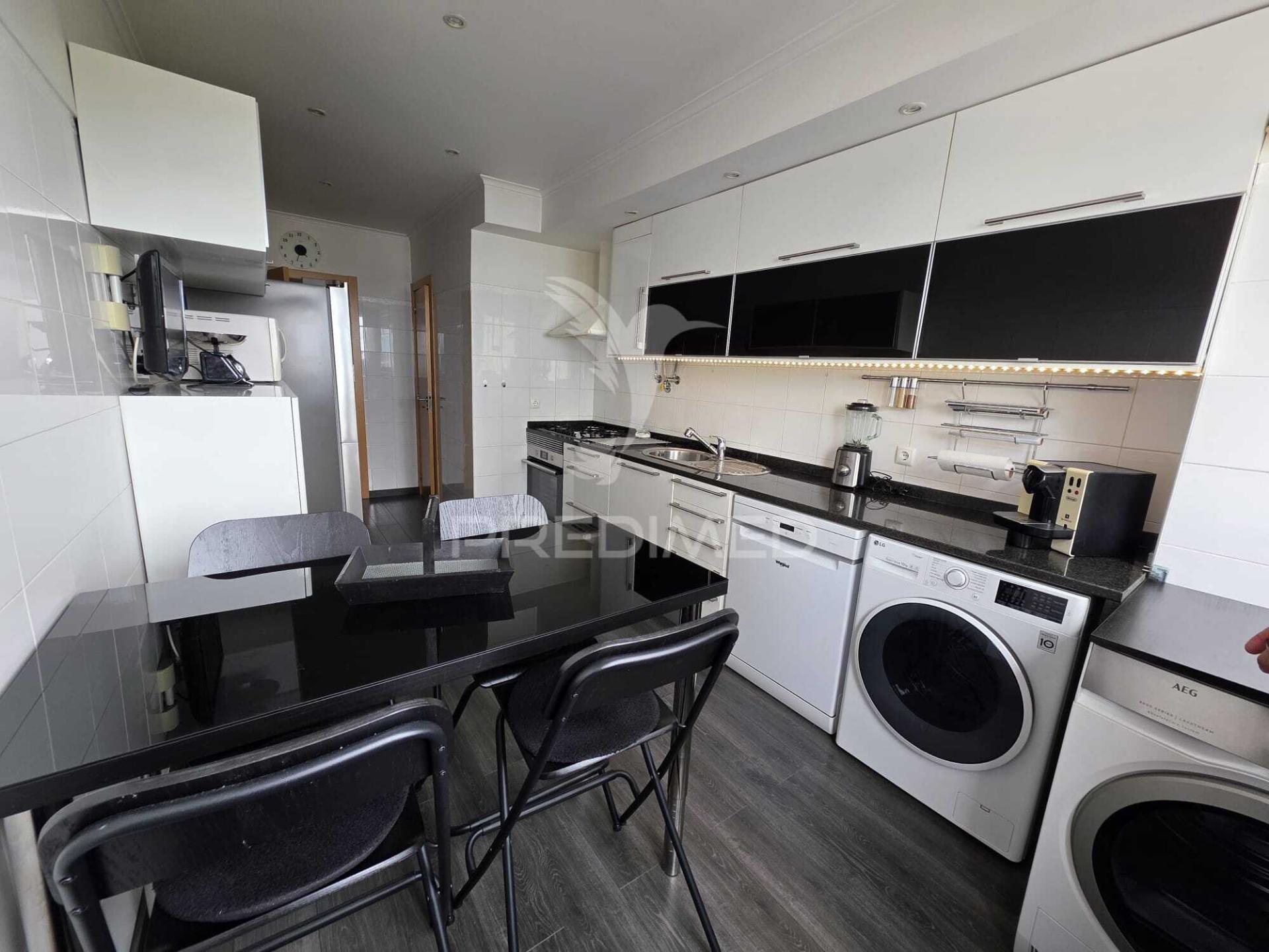 T3 totalmente remodelado na portela | garagem, arrecadação e pronto a habitar