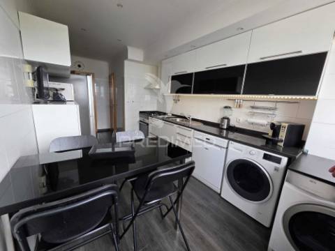 T3 totalmente remodelado na portela | garagem, arrecadação e pronto a habitar