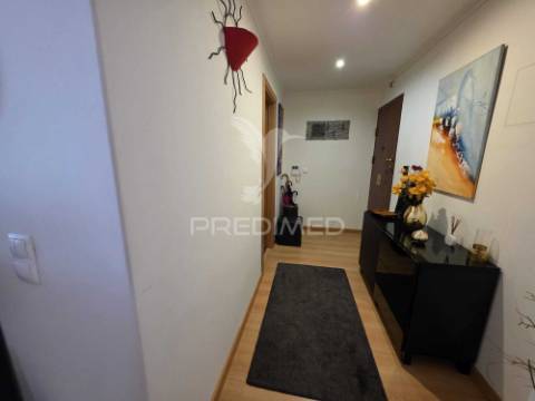 T3 totalmente remodelado na portela | garagem, arrecadação e pronto a habitar