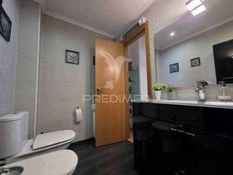 T3 totalmente remodelado na portela | garagem, arrecadação e pronto a habitar