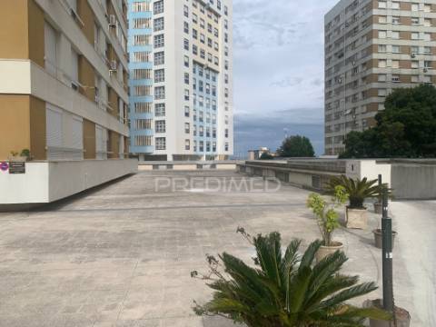 T3 totalmente remodelado na portela | garagem, arrecadação e pronto a habitar