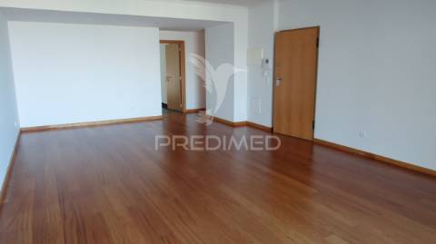Apartamento t3+1 de luxo nos piornais