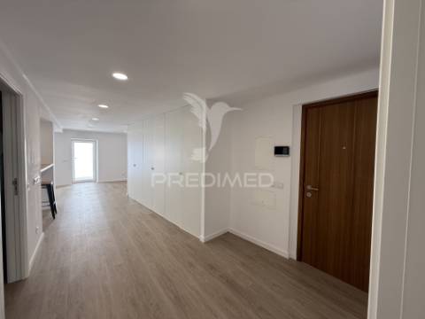 Apartamento t2 remodelado no centro de santarém