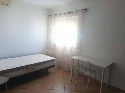 Quarto para estudante