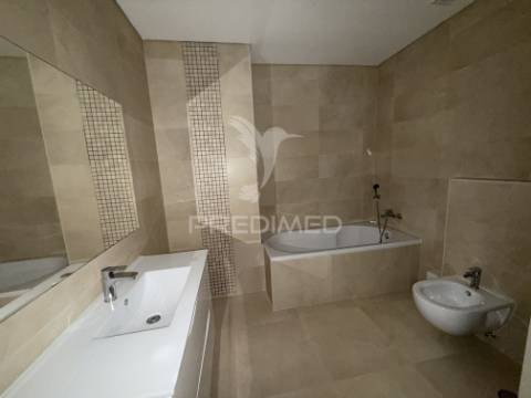 Apartamento t3 com garagem - torres novas