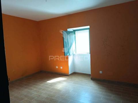 Moradia t4 ribeira de nisa