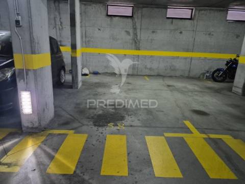 Apartamento t2 com estacionamento na ameixoeira, lisboa