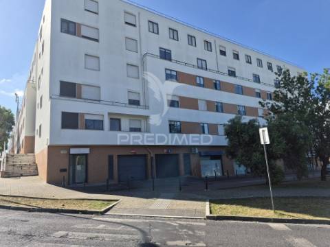 Apartamento t2 com estacionamento na ameixoeira, lisboa