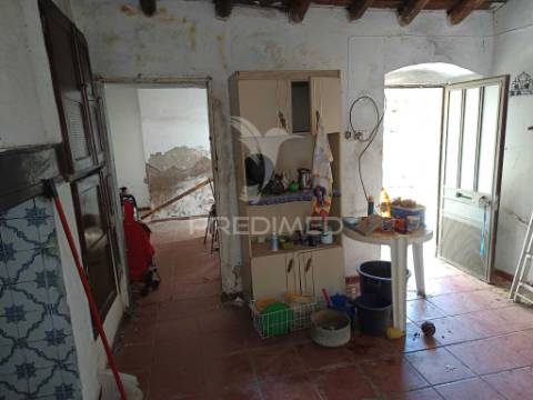 Moradia terrea c/quintal