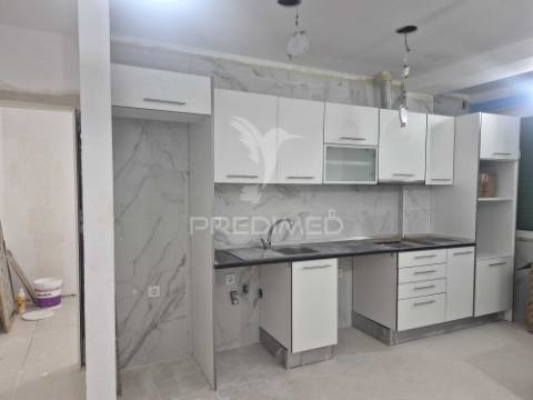 Apartamento t4 remodelada laranjeiro
