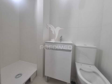 Apartamento t4 remodelada laranjeiro