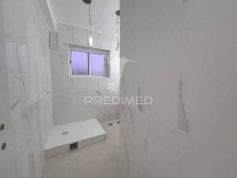 Apartamento t4 remodelada laranjeiro