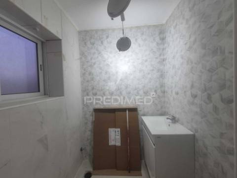 Apartamento t4 remodelada laranjeiro