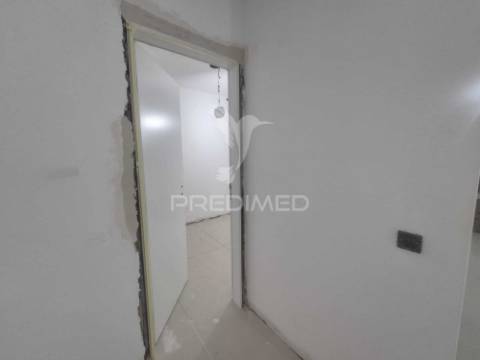 Apartamento t4 remodelada laranjeiro