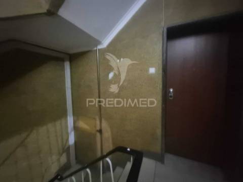 Apartamento t4 remodelada laranjeiro