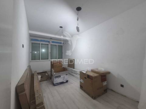 Apartamento t4 remodelada laranjeiro