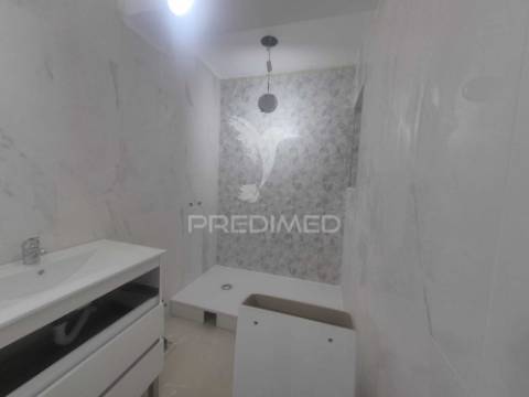Apartamento t4 remodelada laranjeiro