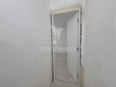Apartamento t4 remodelada laranjeiro