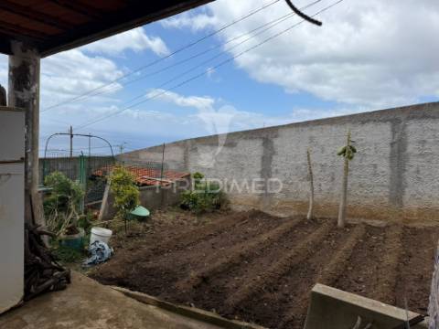 Casa térrea com terreno agrícola