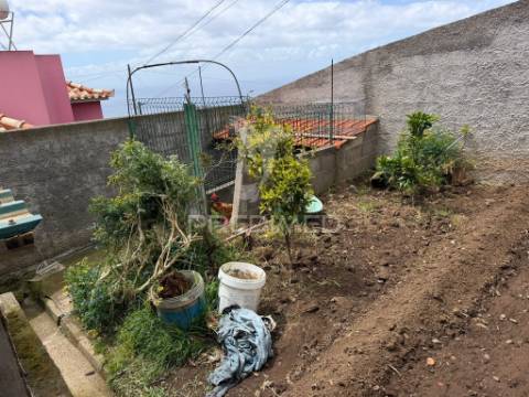 Casa térrea com terreno agrícola