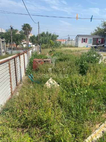 Terreno em almada com 4 casas , otimo para investimentos --sobreda