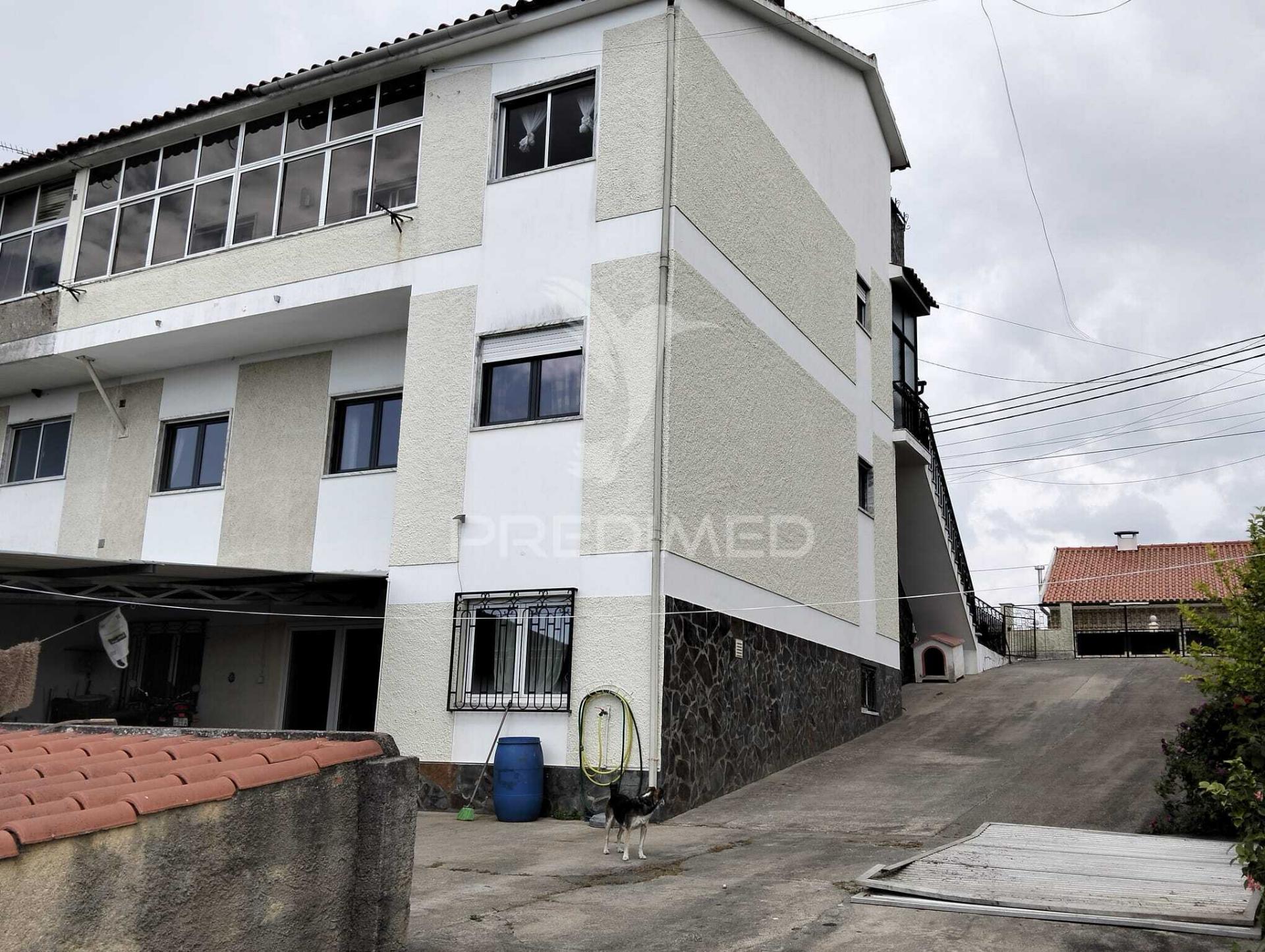 Moradia em carregueiros a venda
