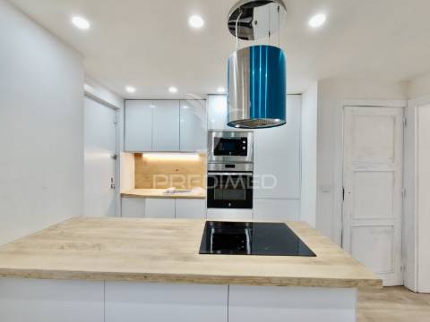 Moradia t2+1 com quintal totalmente remodelada em almada