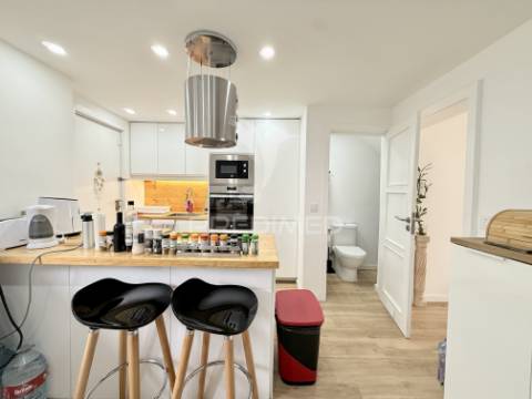Moradia t2+1 com quintal totalmente remodelada em almada